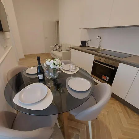 R&r Urban Chic Apartment