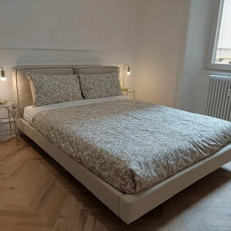 R&r Urban Chic Apartment